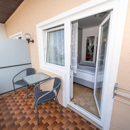 Gaestehaus Genf Velden am Wörthersee Rum bild