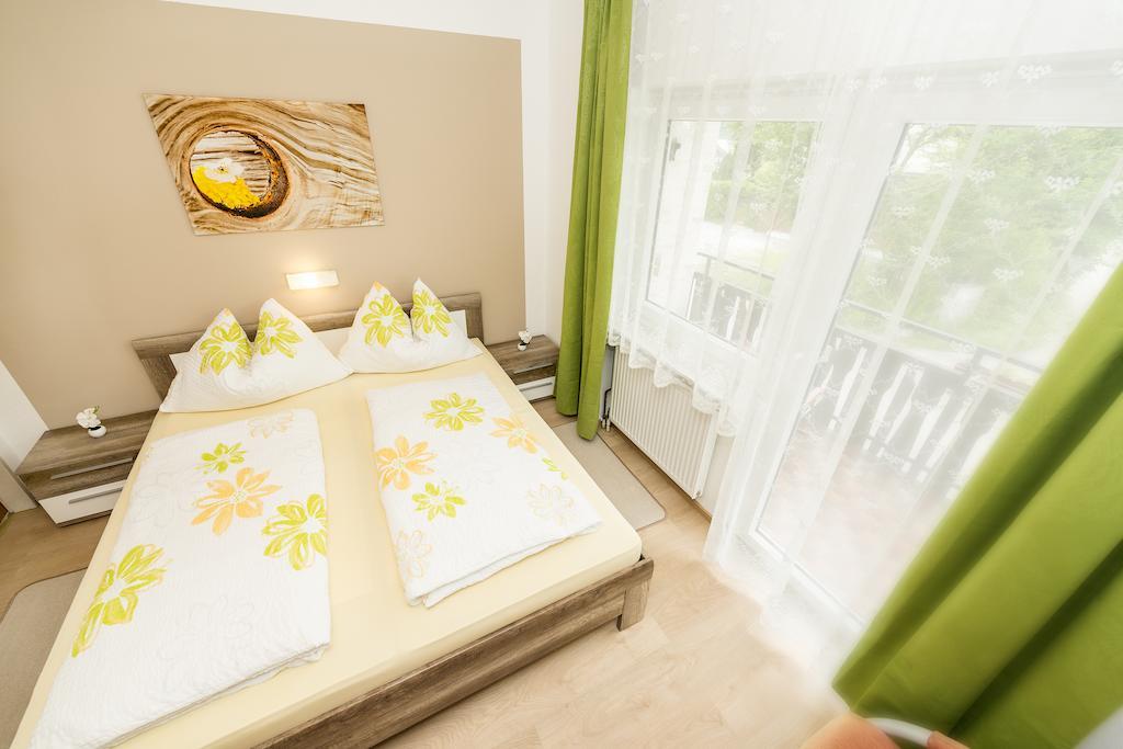 Gaestehaus Genf Velden am Wörthersee Rum bild